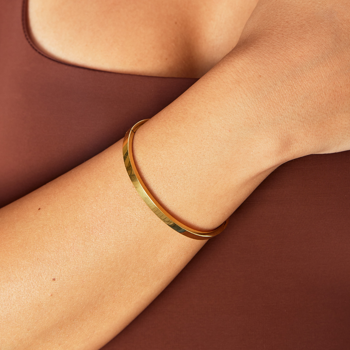 LILY GOLD BANGLE