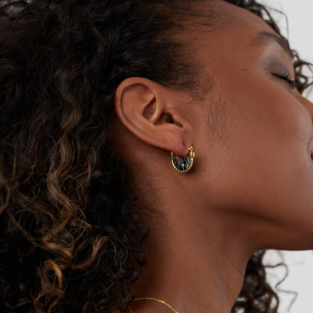 AMALFI TURQUOISE SHELL NECKLACE