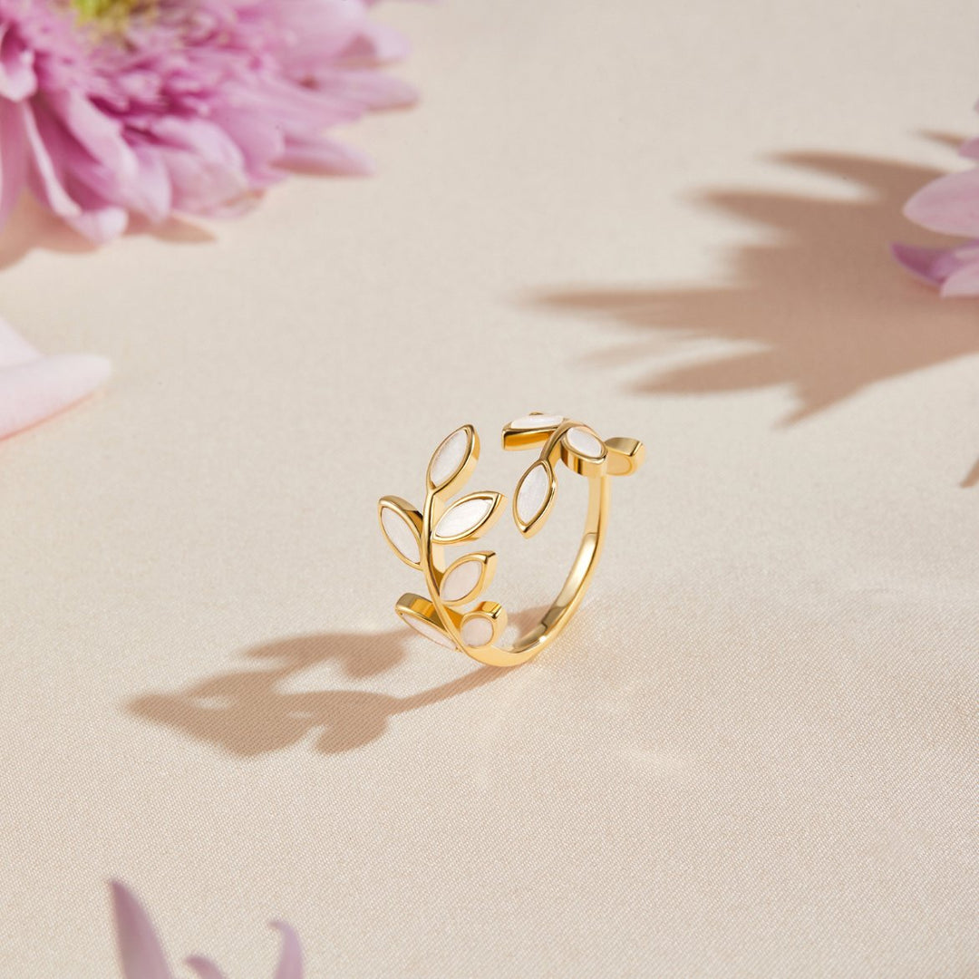 Serene – Gold Leaf Ring