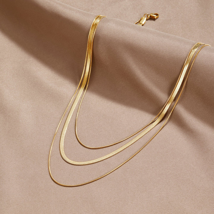 GOLD LAYERED NECKLACE