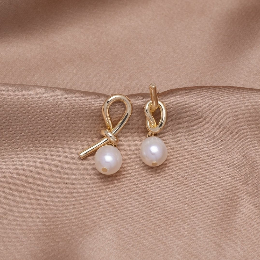 KNOTTED GOLD &amp; FRESHWATER PEARL EARRINGS