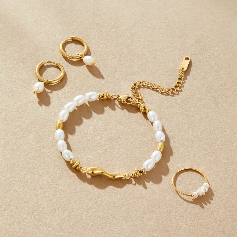 LOV FRESHWATER PEARL BRACELET