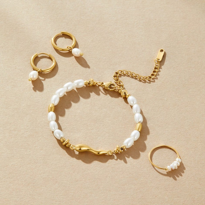 LOV FRESHWATER PEARL BRACELET