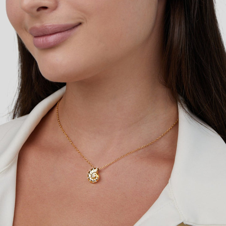 LUCA CRYSTAL SHELL PENDANT NECKLACE