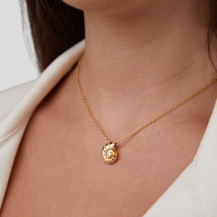 LUCA CRYSTAL SHELL PENDANT NECKLACE