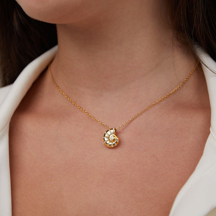 LUCA CRYSTAL SHELL PENDANT NECKLACE