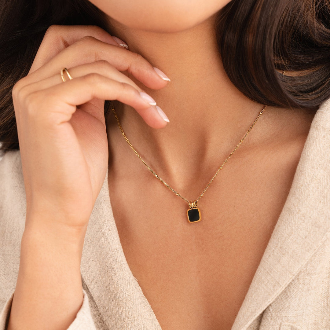 MIDNIGHT CHIC NECKLACE