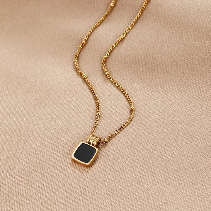 MIDNIGHT CHIC NECKLACE