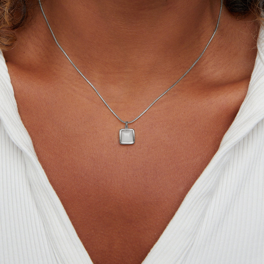 RIVA MOONSTONE PENDANT NECKLACE