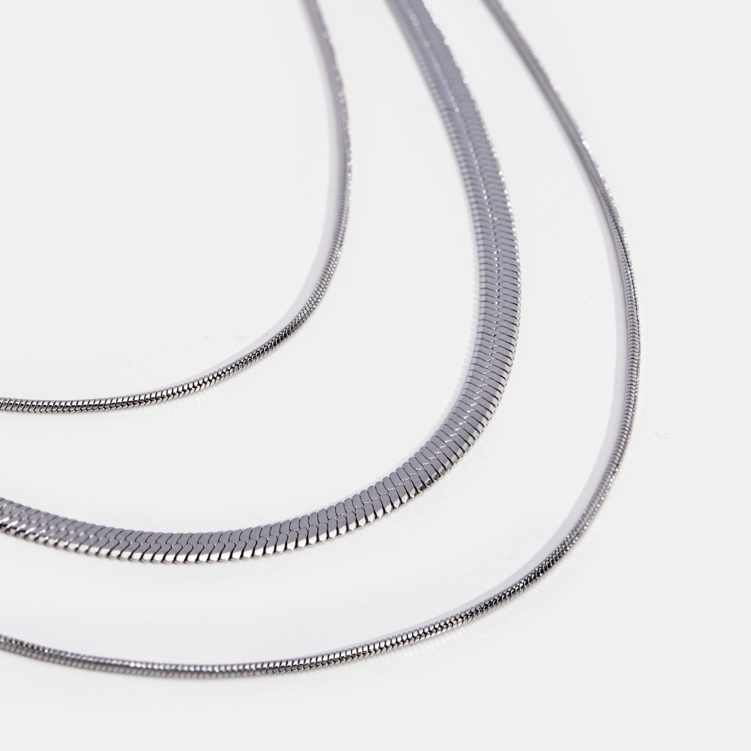 SILVER LAYERED CHAIN NECKLACE