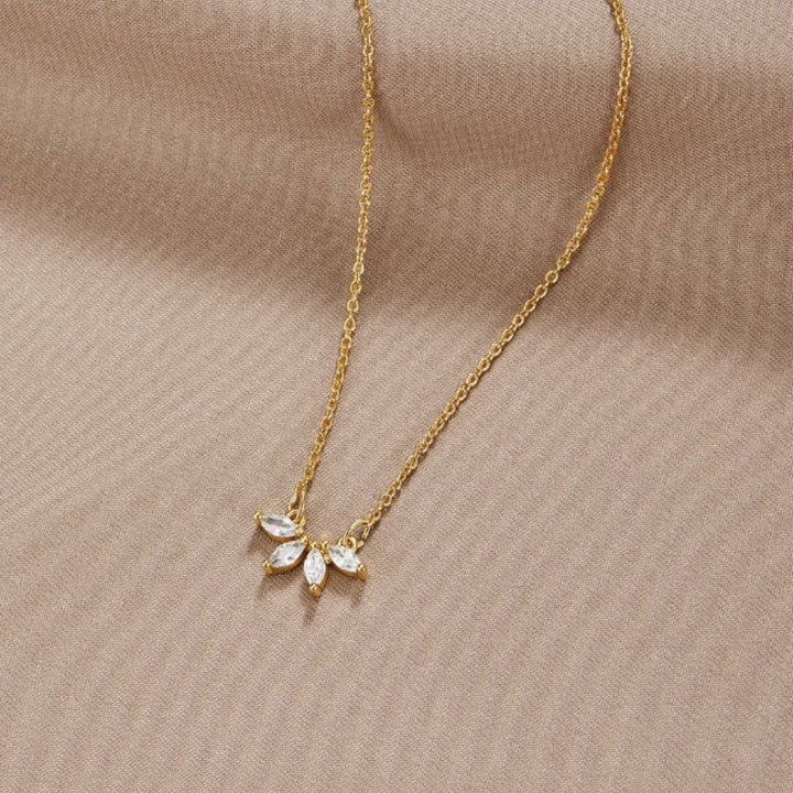 OMELIA CRYSTAL LEAF NECKLACE
