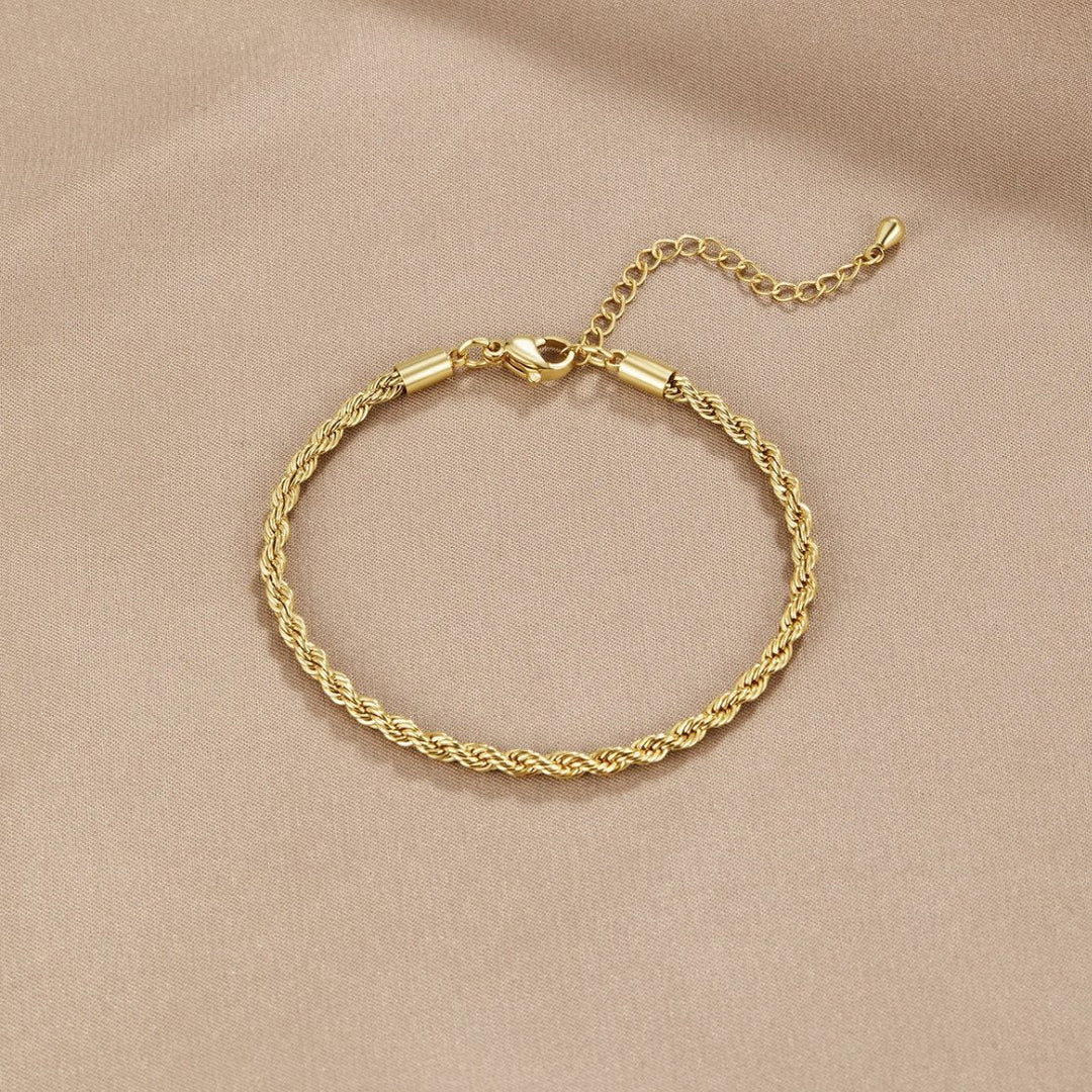 TWISTED CHIC GOLD BRACELET