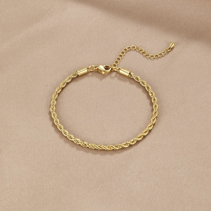 TWISTED CHIC GOLD BRACELET