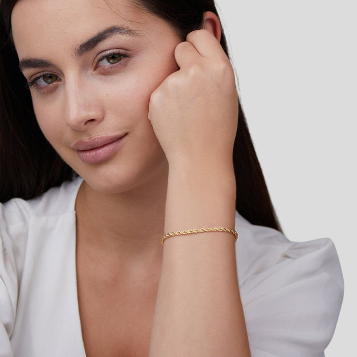 TWISTED CHIC GOLD BRACELET