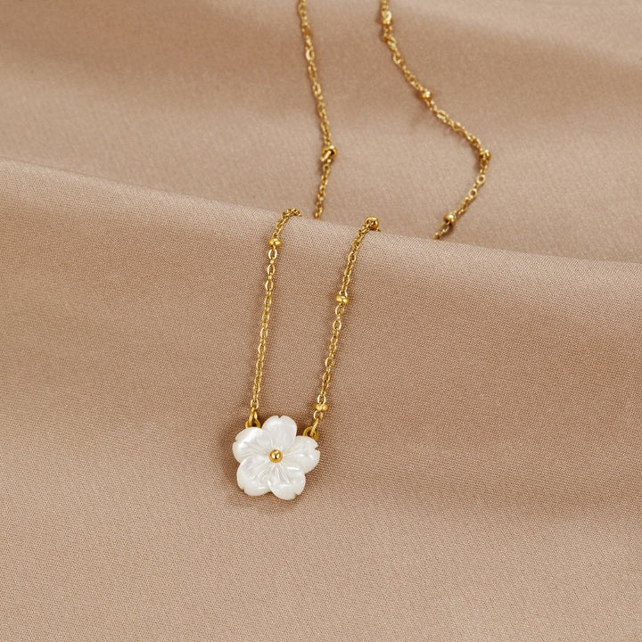GREATNESS BLOSSOM NECKLACE